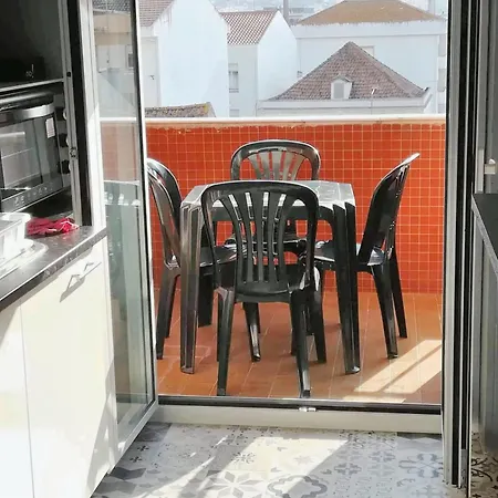 Apartamento Welcoming In 73 M² Private Balcony